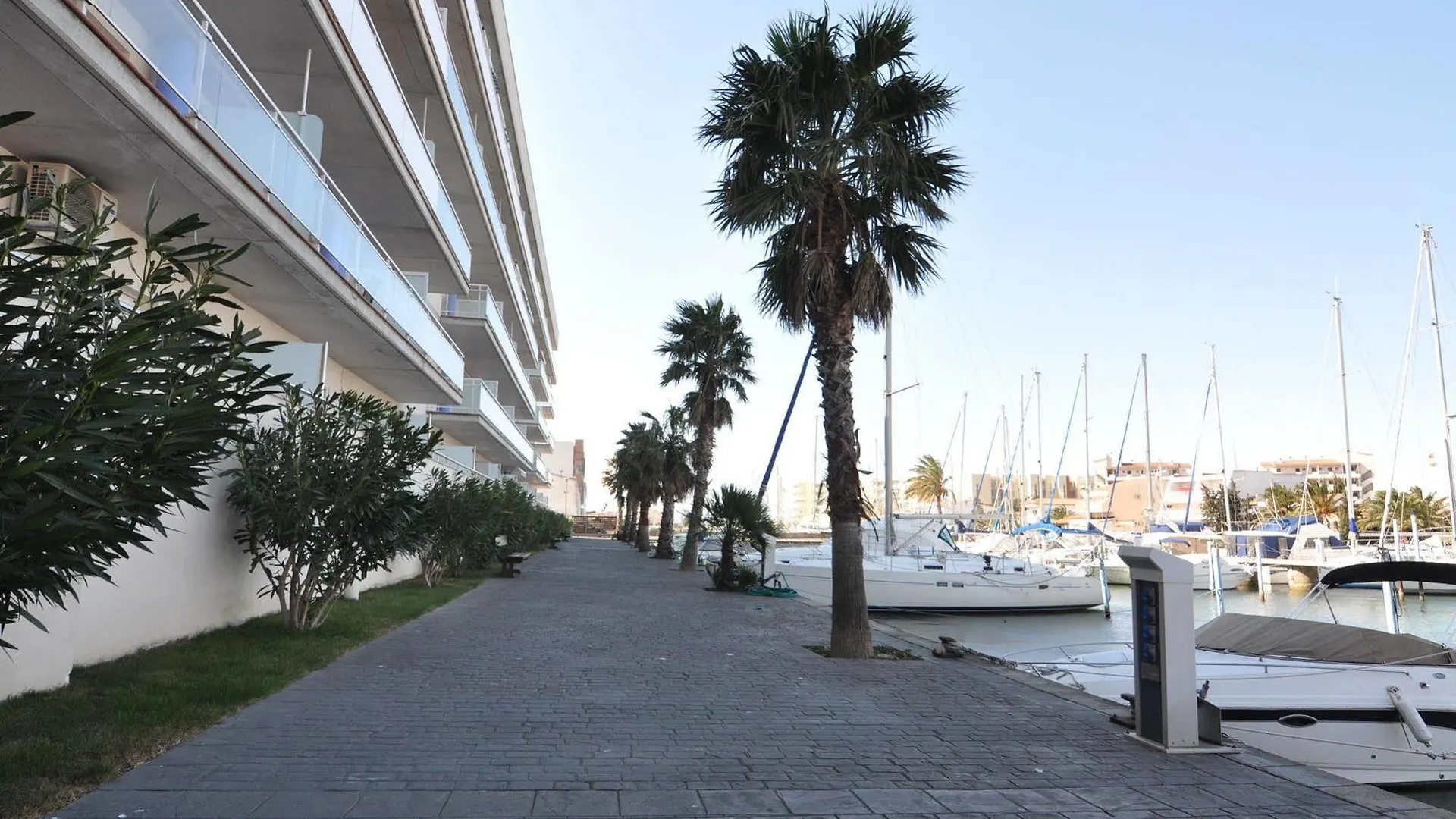 ** Aparthotel Rvhotels Port Canigo Roses Spain